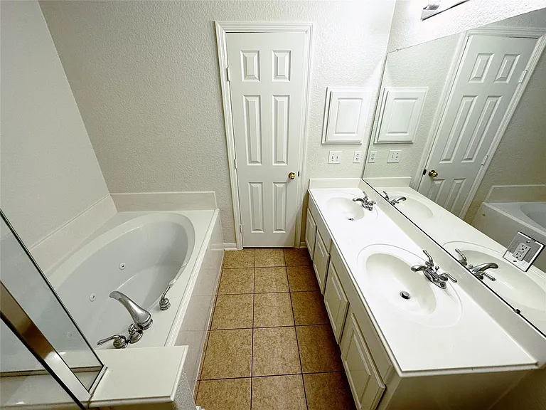 10210 Canyon Rose Ln — Photo 11