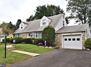 321 Valley Rd, Oreland, PA 19075