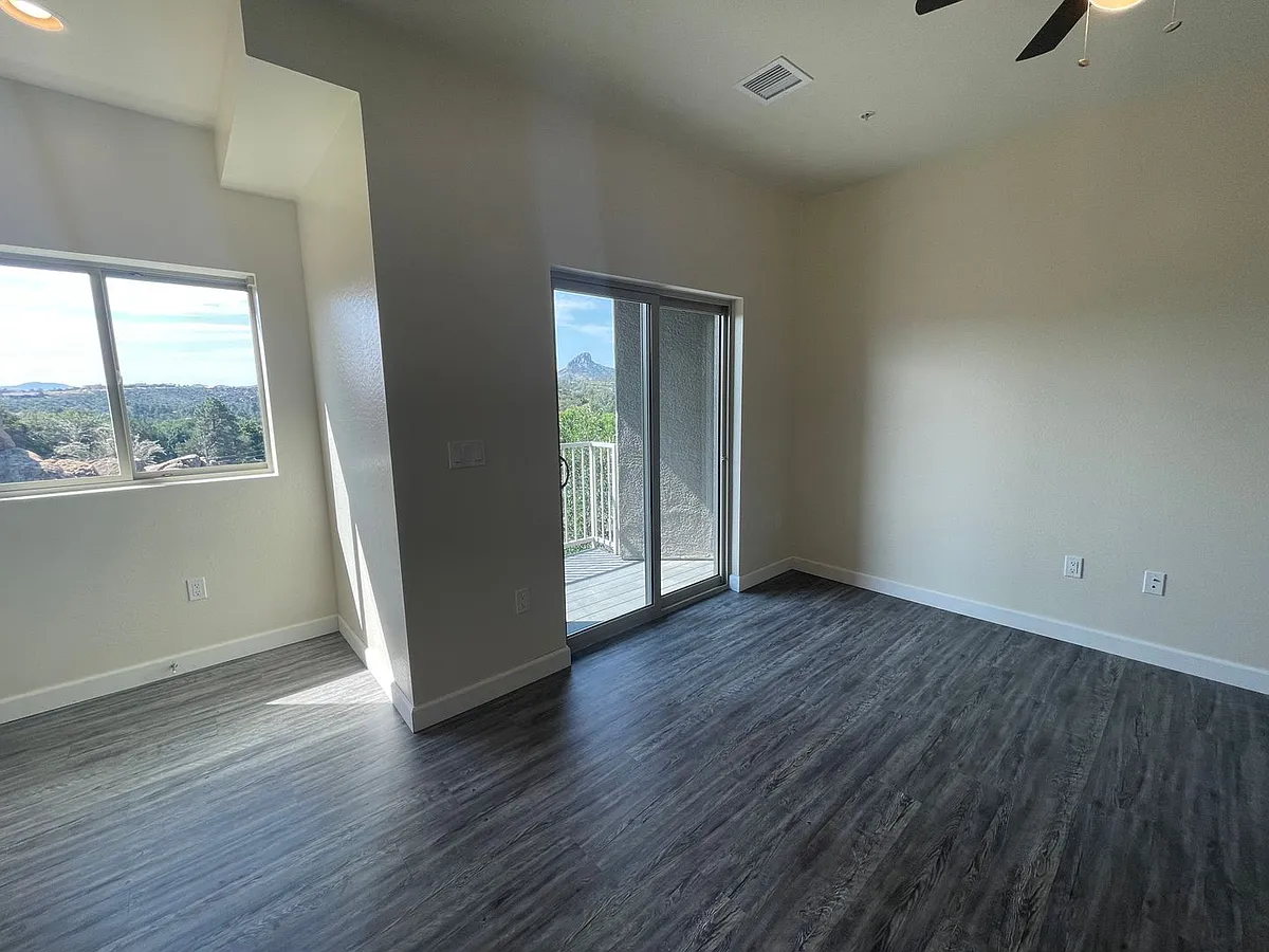Building Photo - 1668 W Iron Springs Rd #2