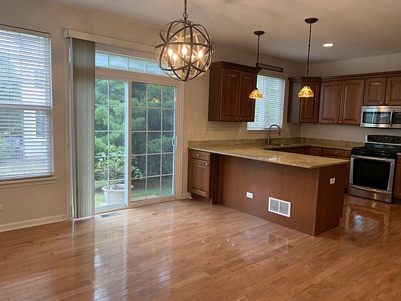 5th image of 105 Remington Dr