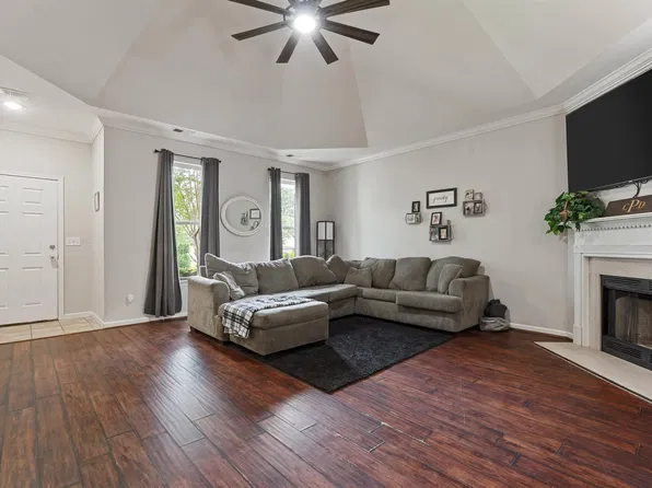 1009 Pine Valley Dr, Calera, AL 35040
