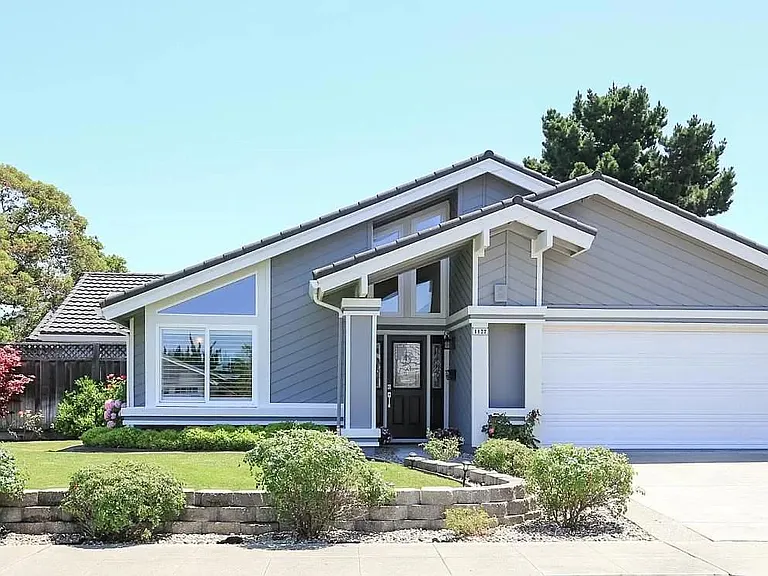 1127 Blythe St — Photo 1