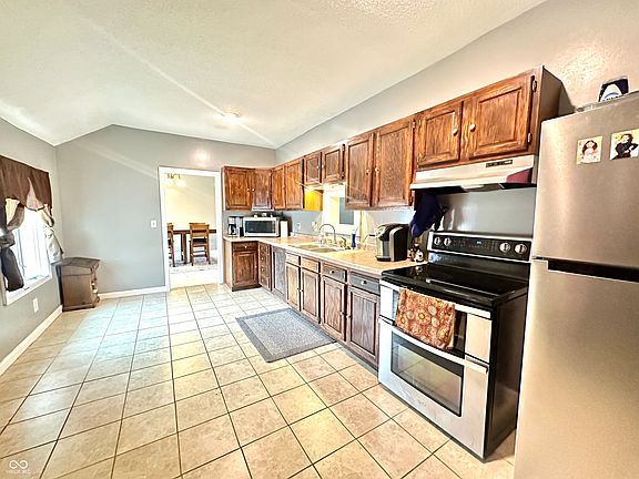 3rd image of 206 Whitlock Ave