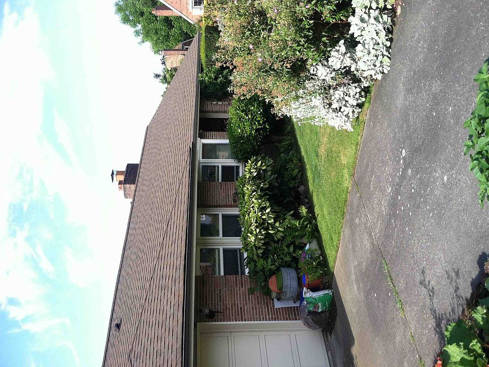 2nd image of 403 NE 81st St