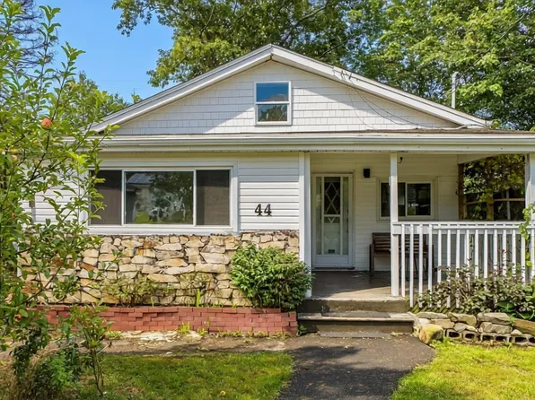 44 Courtney Rd, Dartmouth, NS B3A 4B8