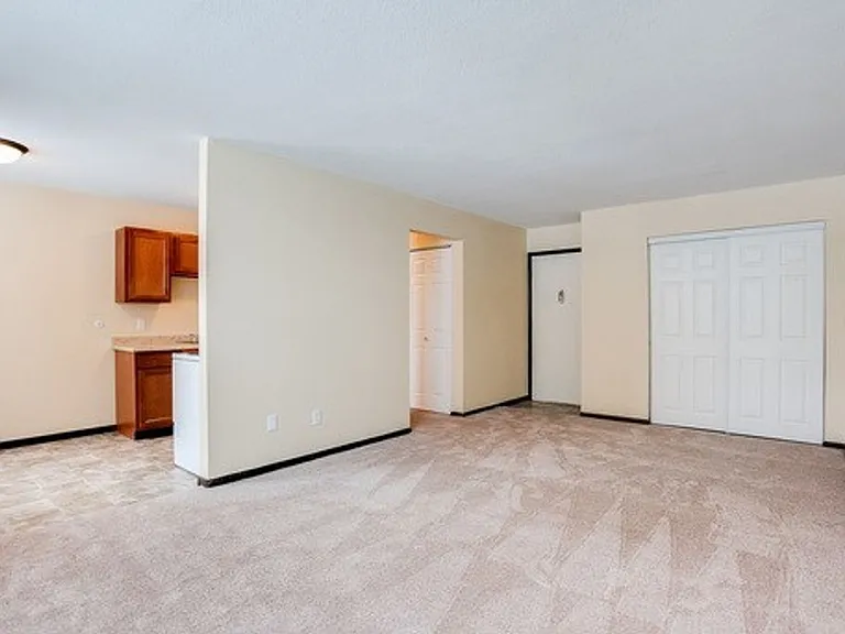 Woodbridge Terrace Apartments — Photo 8