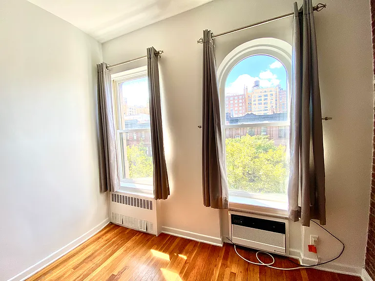 49 W 88th St #8 — Photo 3