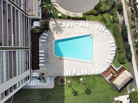 5th image of 1480 Gulf Blvd APT 307