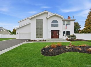 61 Bayview Avenue, Massapequa, NY 11758