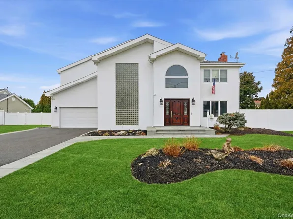 61 Bayview Avenue, Massapequa, NY 11758