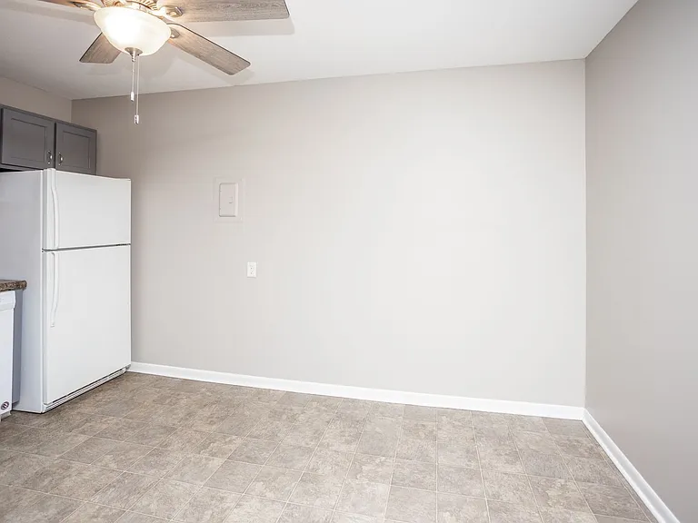 Windsor Chateau - Move in special- FREE GARGAE! — Photo 23