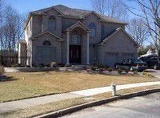 5 Bradley Ct, Smithtown, NY 11787