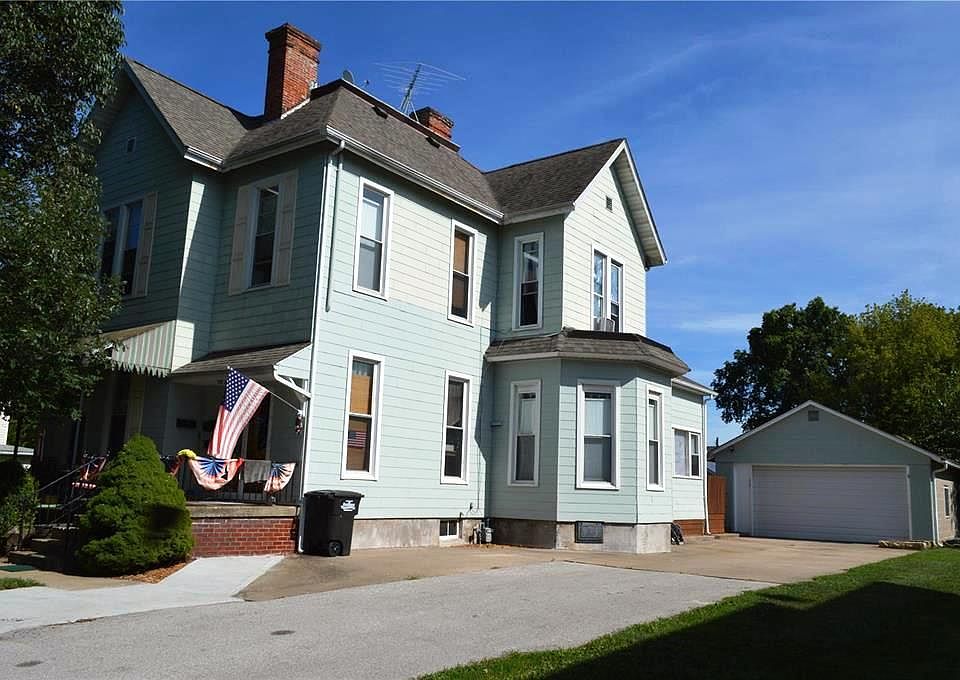 2nd image of 208 E Pearl St