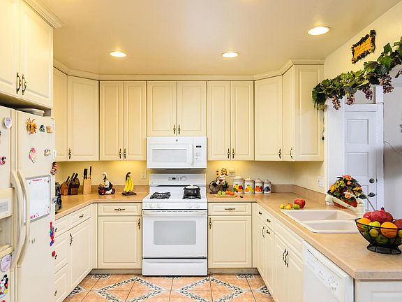 5th image of 10255 Royal Ann Ave