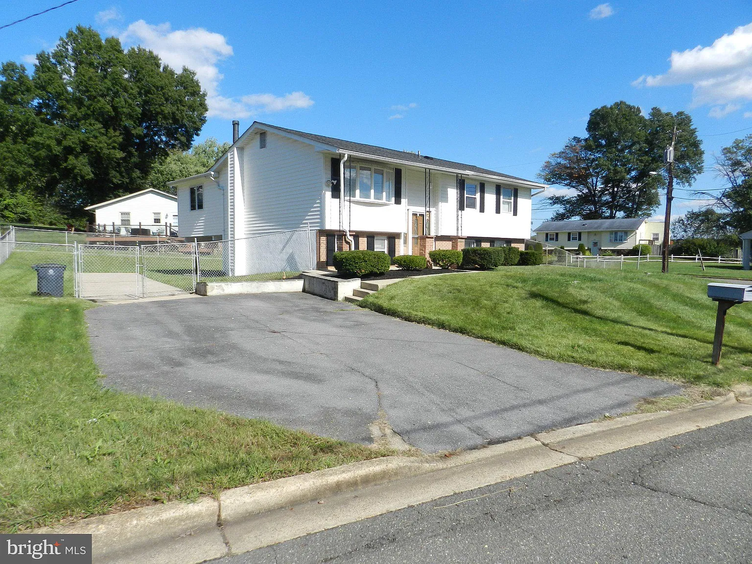 4 bed, 2.0 bath, 1025 sqft, $3,500 — Photo 3