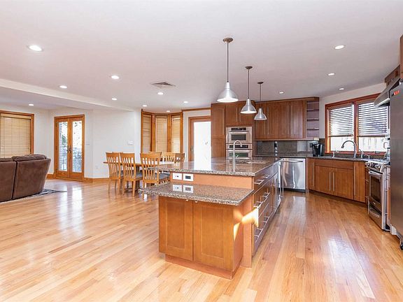 4th image of 218-13 82nd Ave