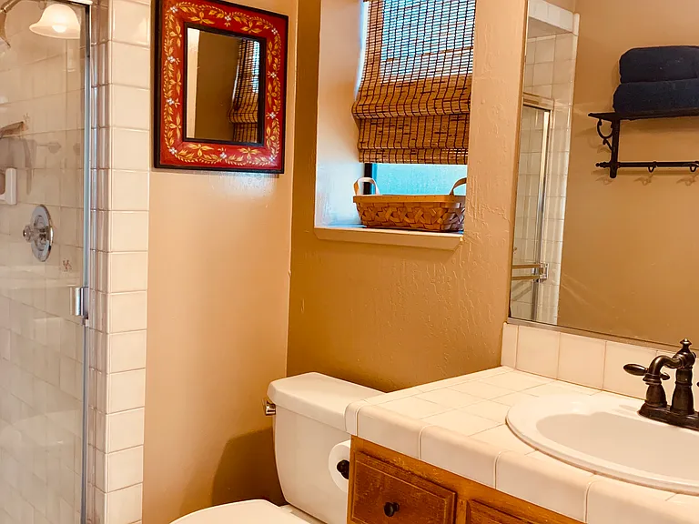 1374 Glen Dr #B — Photo 23