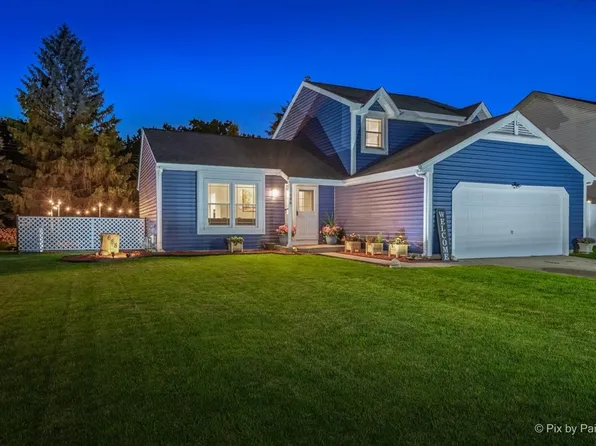 688 Regent Dr, Crystal Lake, IL 60014