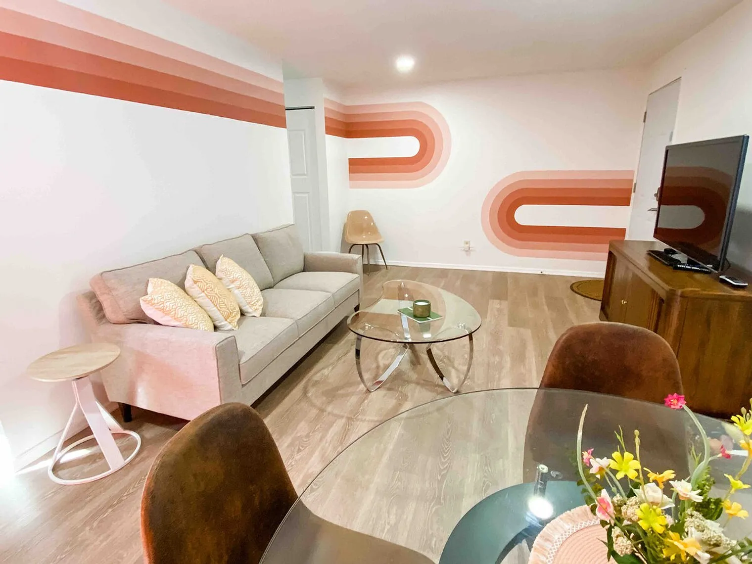 2 bed, 1.0 bath, 818 sqft, $3,542 — Photo 1
