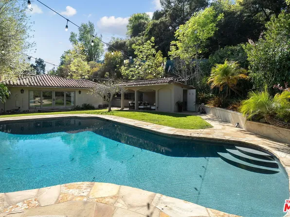 105 N Glenroy Ave, Los Angeles, CA 90049