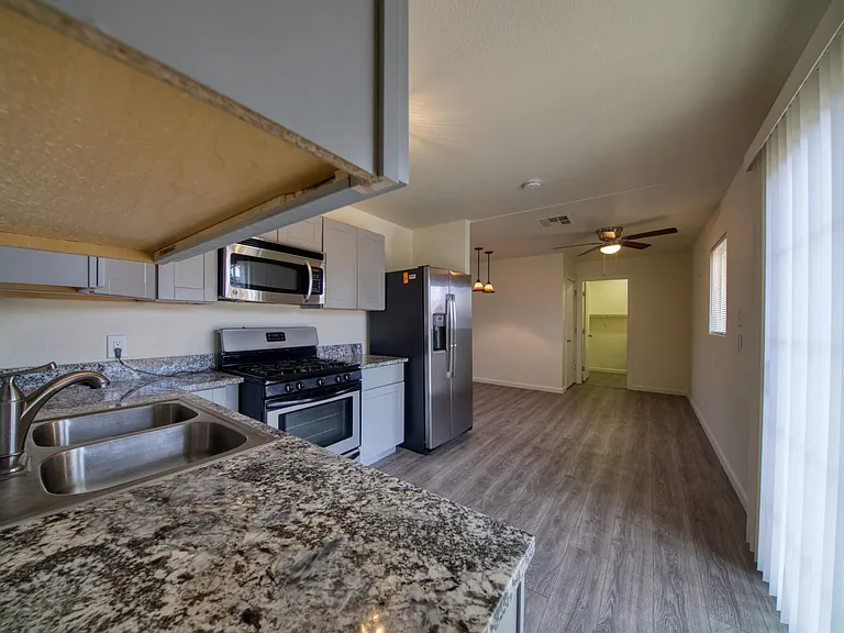 4702 N 48th Ave — Photo 2