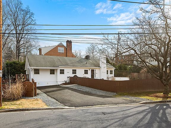 3rd image of 10701 Saint Paul St