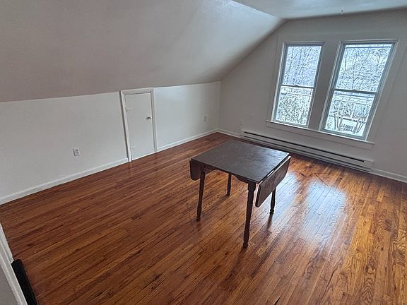 3rd image of 837 Valley Dr #1