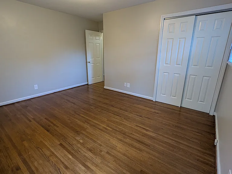 994 Oak Grove Rd — Photo 10