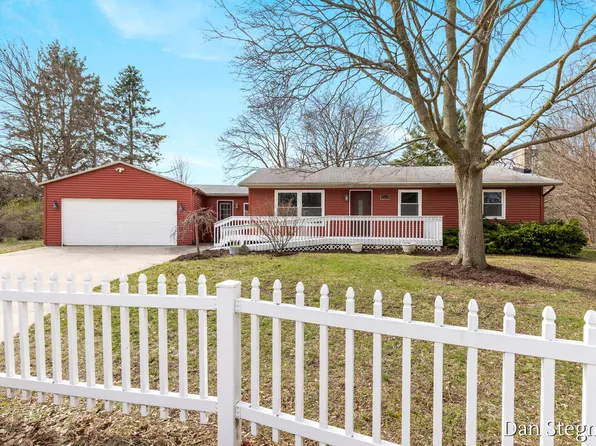 2791 Sandalwood Ct NE, Grand Rapids, MI 49525