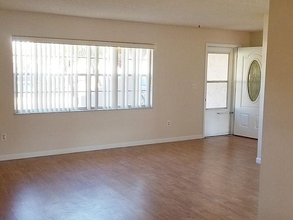 4th image of 1800 Dogwood Dr