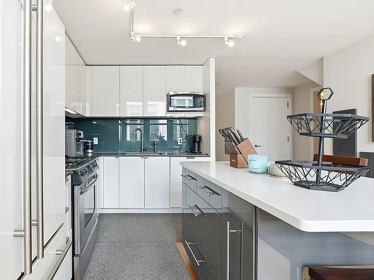 50 Dey St #Penthouse 600 — Photo 6