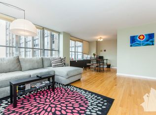 657 W Irving Park Rd #810, Chicago, IL 60613