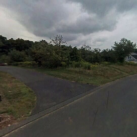2nd image of 4 Appletree Ln