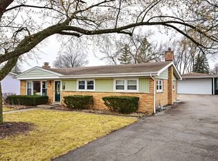 624 White Oak Dr, Roselle, IL 60172