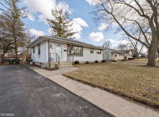 57 S Lincoln Ave, Mundelein, IL 60060