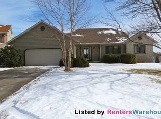 9120 Trotters Ln, Woodbury, MN 55125