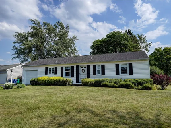 67 Tomahawk Trl, Henrietta, NY 14467