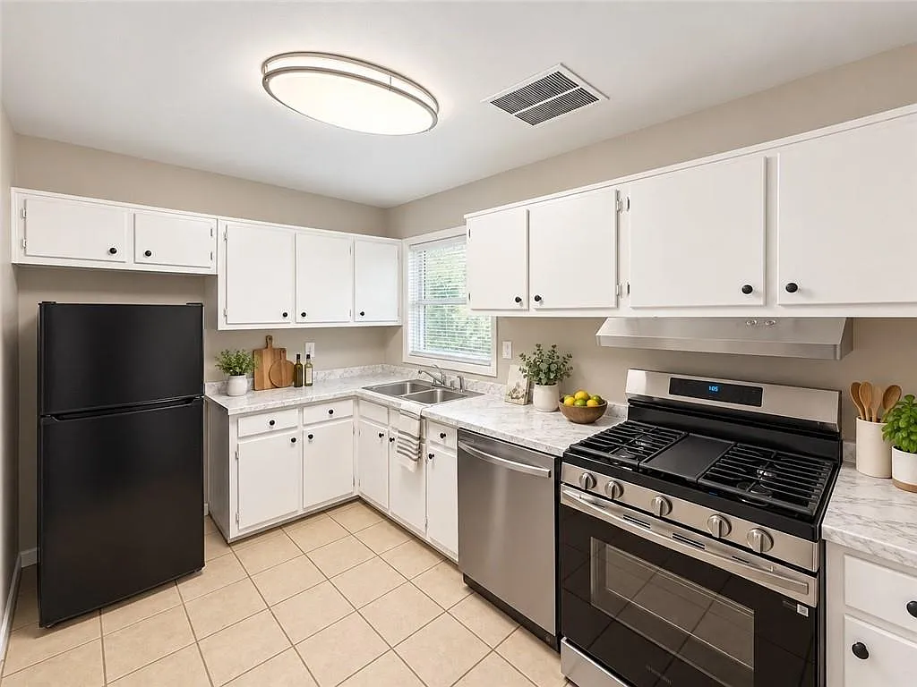 3 bed, 1.5 bath, 1175 sqft, $1,950 — Photo 4