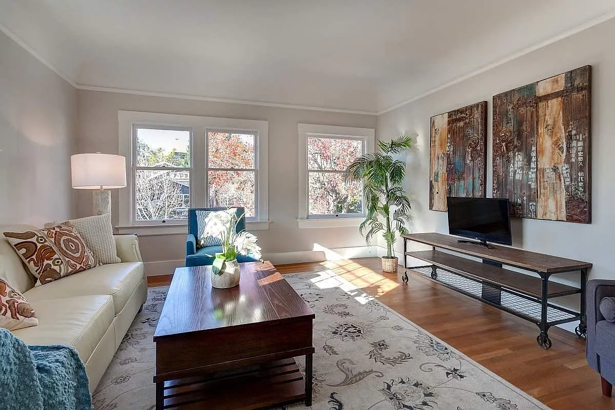 424 Vernon St — Photo 1