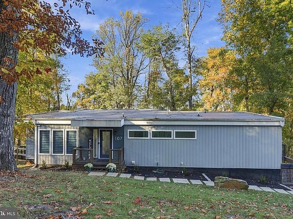 3rd image of 107 Deer Trail Rd