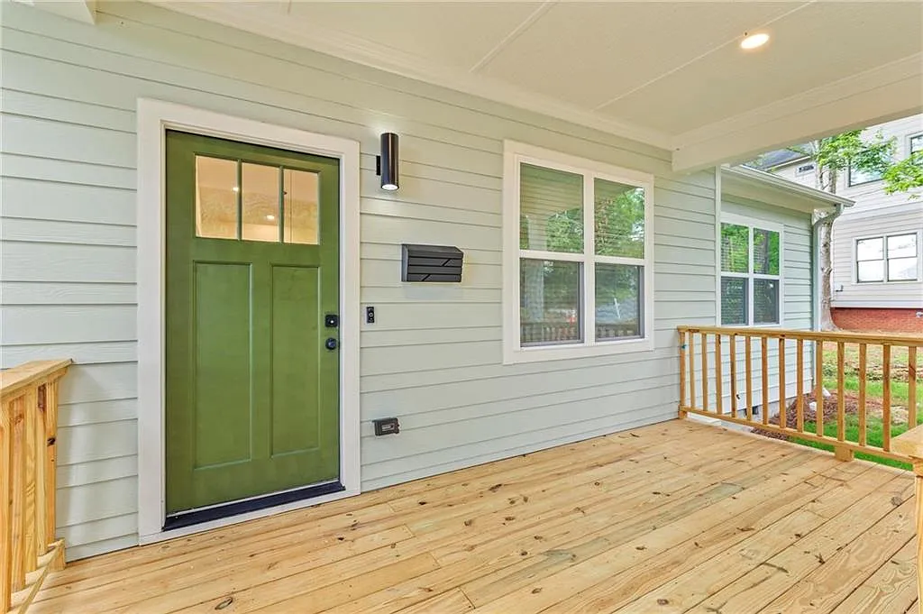 4 bed, 2.0 bath, 1400 sqft, $3,200 — Photo 3