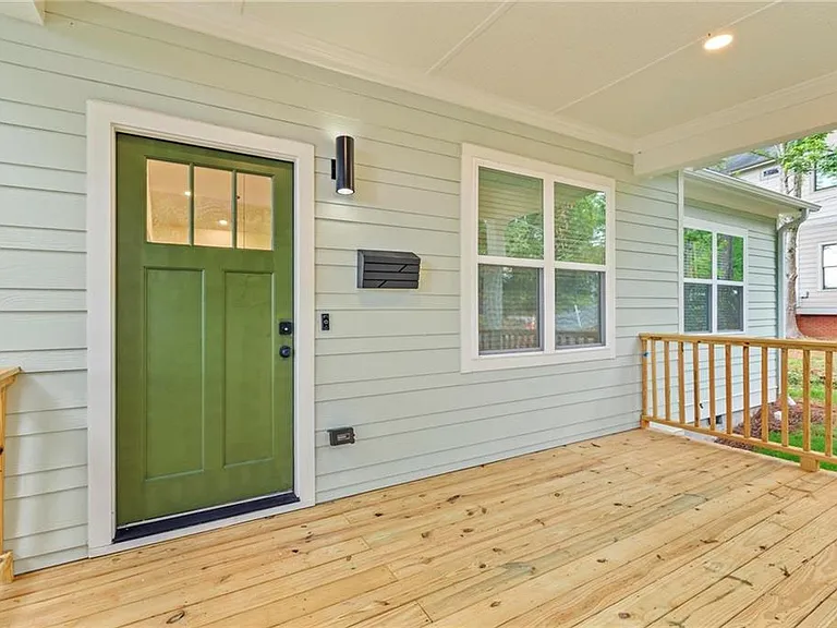 128 Hilltop Dr SW — Photo 3
