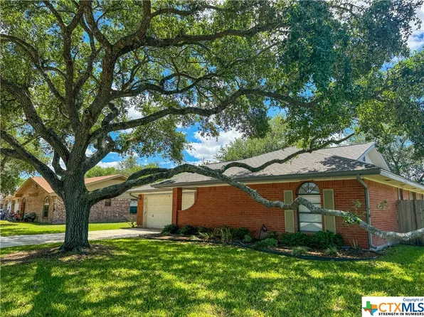 121 Chevy Chase St, Port Lavaca, TX 77979