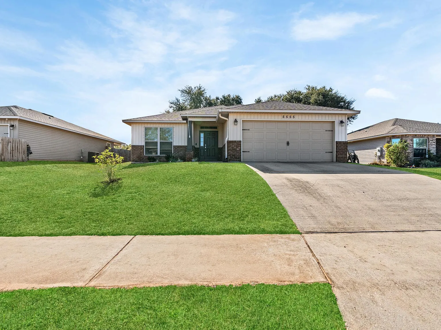3 bed, 1855 sqft, $1,900 — Photo 1