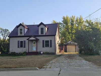 811 7th St NE, Independence, IA, 50644