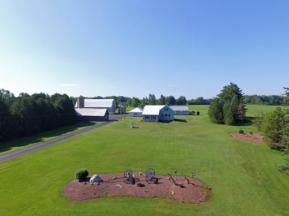 9247 S Chase Rd, Pulaski, WI 54162