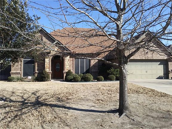 2nd image of 814 N Tejas Dr