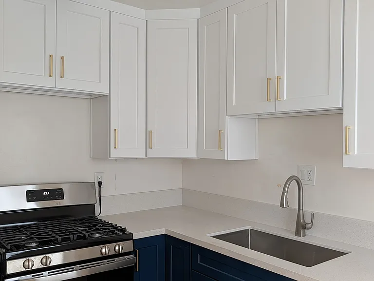 1323 1st St #1 — Photo 5