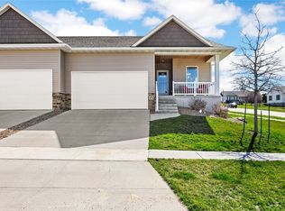 474 Ridge View Dr, Fairfax, IA 52228