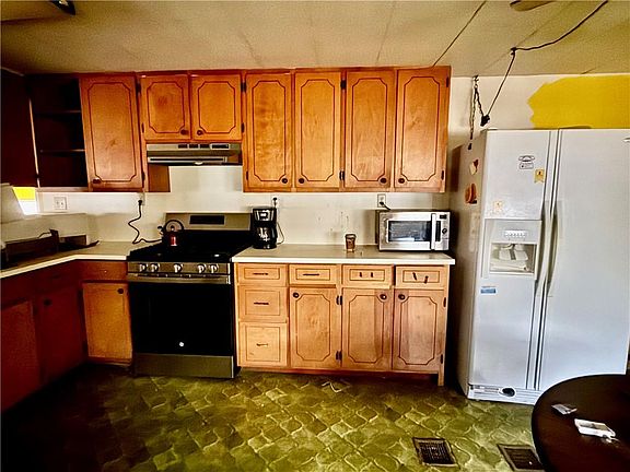 3rd image of 626 Paradise Rd